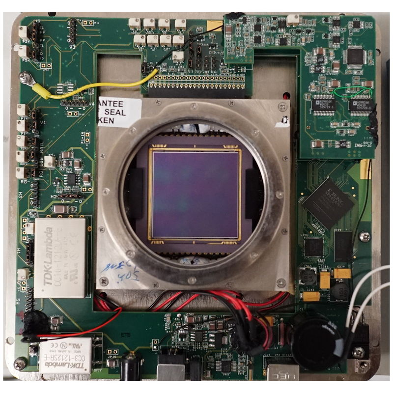 Apogee u16 ccd and circuitboard sm.jpg